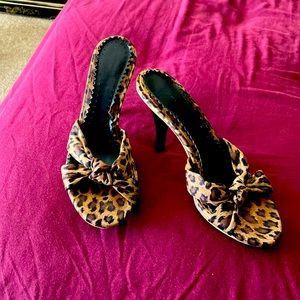 Women Sandals Brand FIONI Size 8 Color Animal Print